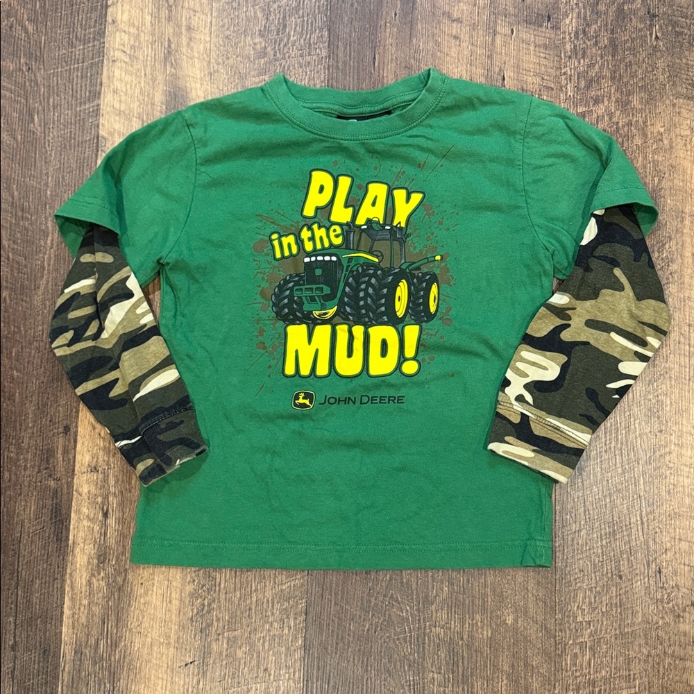 John Deere‎ Green Shirt with Camo Long Sleeves Youth 7